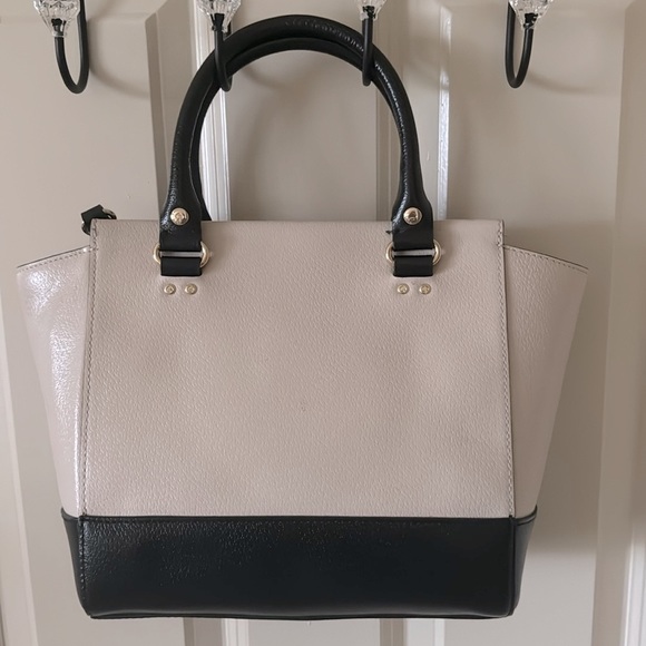 Gently used Kate Spade purse! - Picture 3 of 6